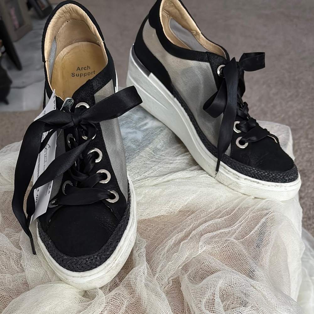 SoftWalk Women's Black Sneakers - Picture 4 of 7